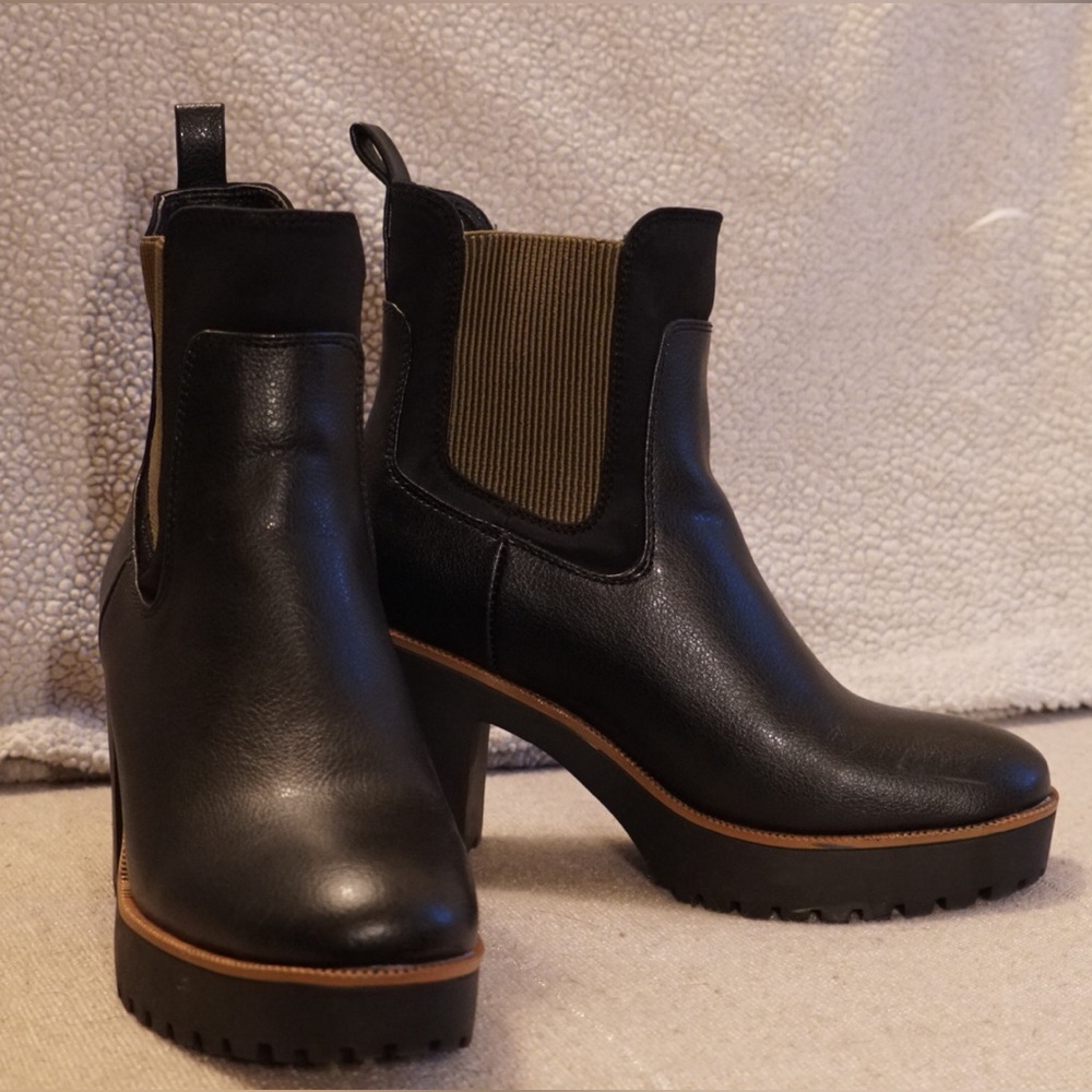 Chinese Laundry Good Day Block Heel Chelsea Boot - very light use